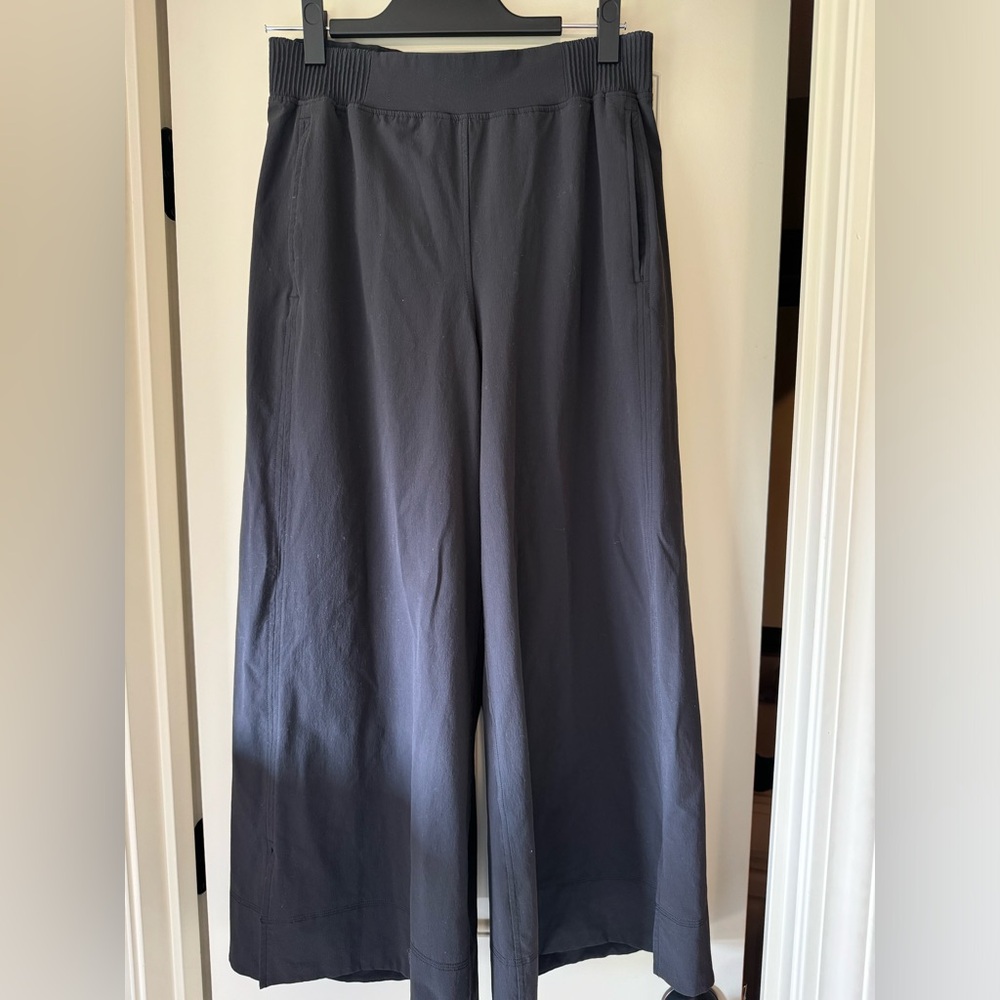 Lululemon wide legged cropped pant.